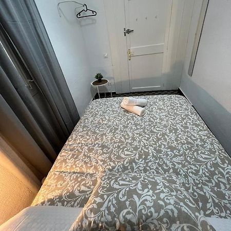A & M Barcelona Hostal Extérieur photo