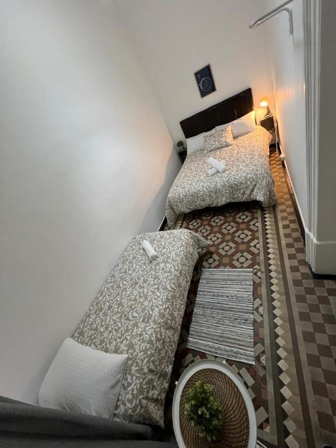 A & M Barcelona Hostal Extérieur photo