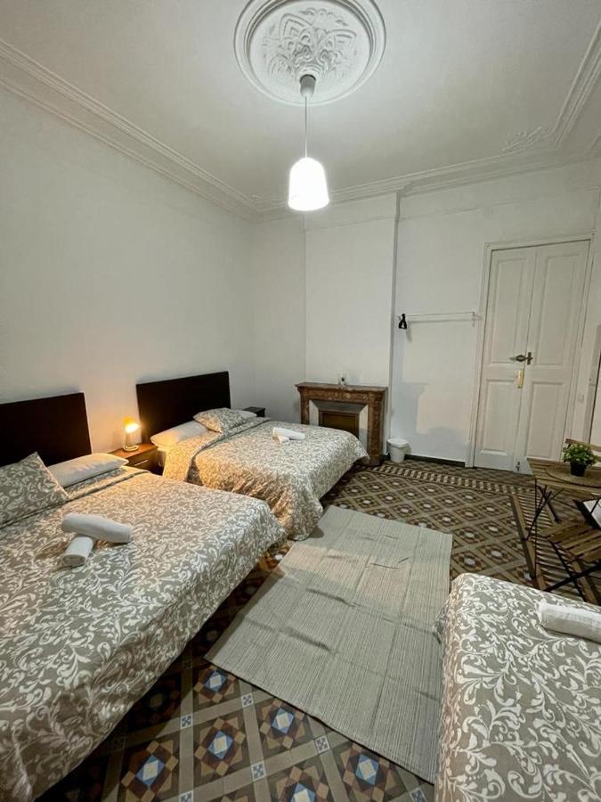 A & M Barcelona Hostal Extérieur photo